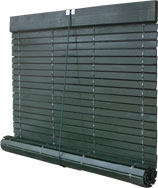 Persianas alicantinas de madera color verde oscuro carruaje a medida